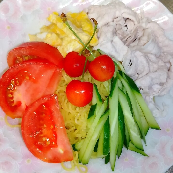 *トマトと豚しゃぶ冷やし中華さくらんぼのせ*